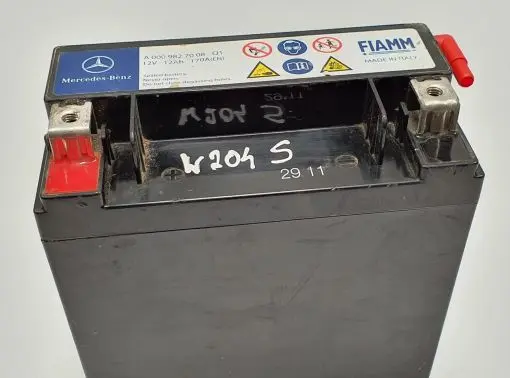 Mercedes-Benz C W204 Car battery A0009827008