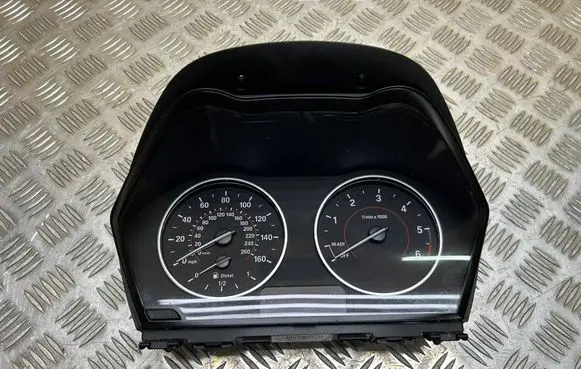 BMW 1 F20 F21 Speedometer (instrument cluster) 9287468 17649411 9232891