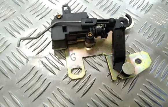 Volkswagen Touareg I Tailgate boot lock/latch motor 7L6827425
