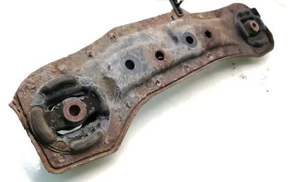 Honda CR-V Rear differential/diff mount bracket 