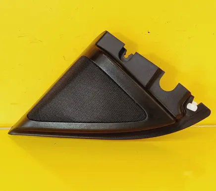 Front door high frequency speaker