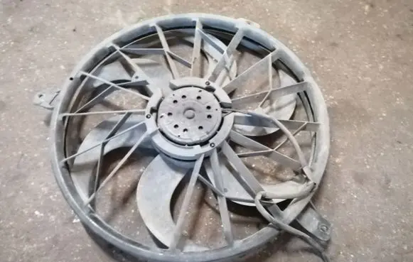 Jeep Cherokee Electric radiator cooling fan 52079555AB
