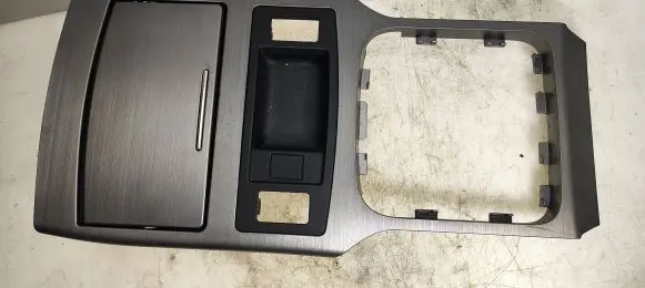 Subaru Legacy Cup holder front 
