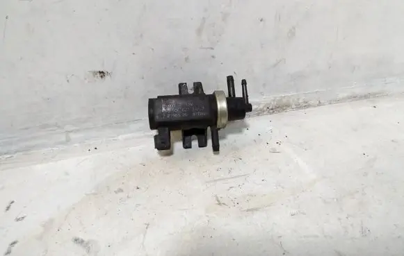 Audi A4 S4 B5 8D Turbo solenoid valve 1H0906627