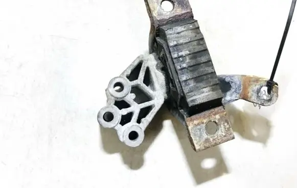 Fiat Panda II Engine mount bracket