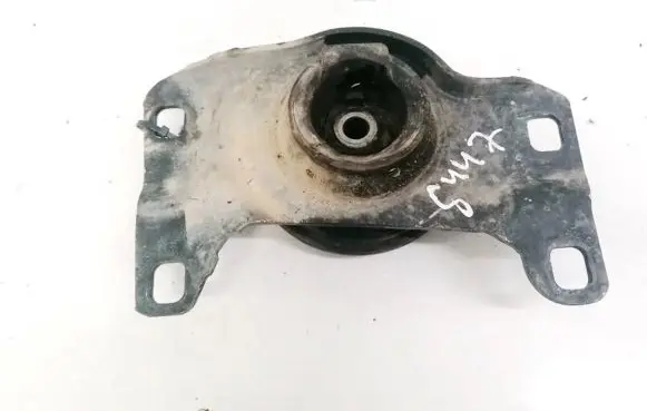 Volvo V50 Engine mount bracket