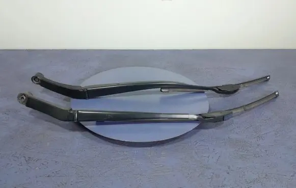 Lexus IS III XE30 Front wiper blade arm