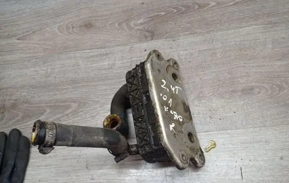 Volvo XC70 Oil filter mounting bracket