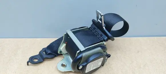 Rear seatbelt