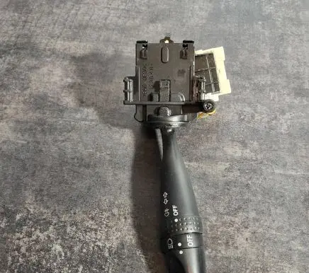 Toyota Yaris Indicator stalk 1736481