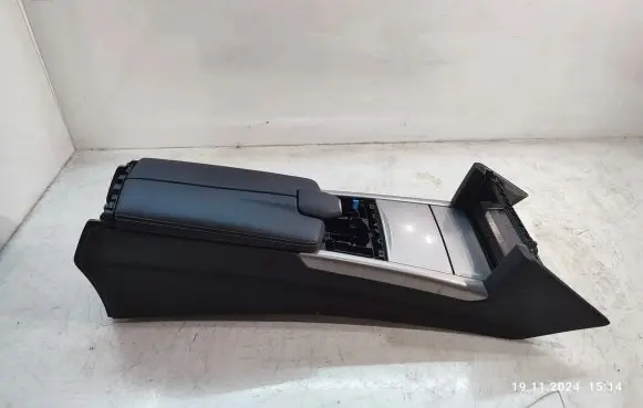 Mercedes-Benz E W212 Center console