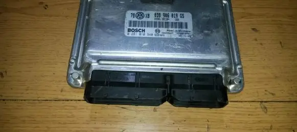 Volkswagen PASSAT B5 Engine control unit/module 038906019gs 0261204767