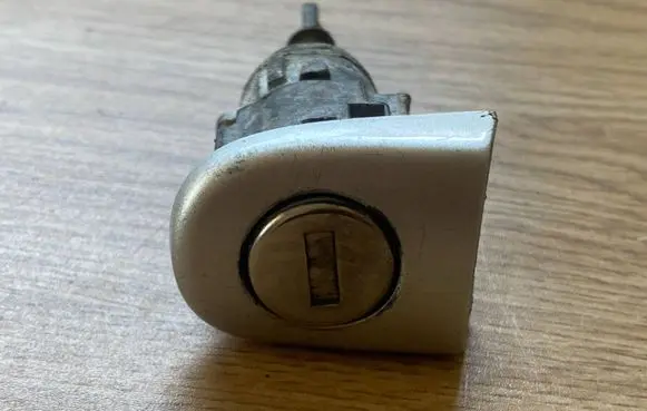 Volkswagen Golf IV Front door lock (next to the handle) 1U0837167 1U0837168 1U08371678