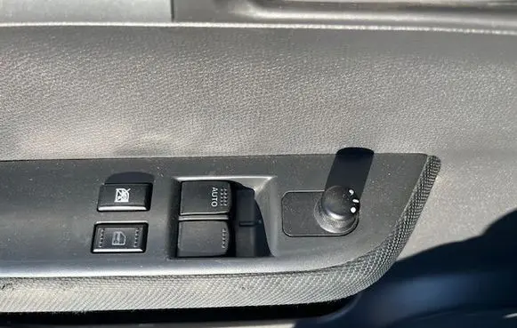 Suzuki Swift I Electric window control switch 