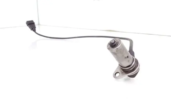 Volkswagen PASSAT B5 Crankshaft position sensor 028907319B
