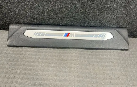 BMW 1 F40 Front sill trim cover 7469183
