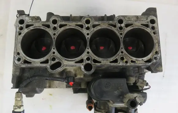 Volkswagen PASSAT B6 Engine block BLR