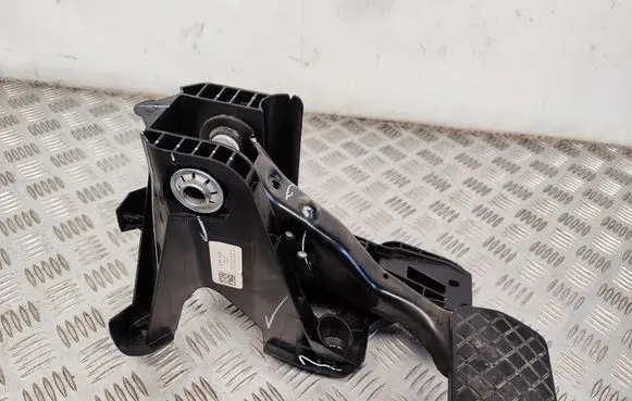Volkswagen Atlas Brake pedal 5QN723058A