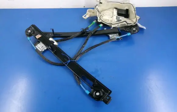 Seat Toledo III (5P) Front door window regulator with motor 5P0837402J