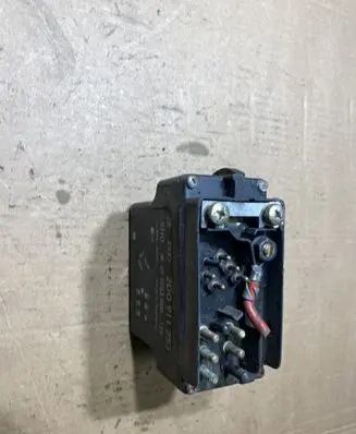 Volkswagen II LT Glow plug pre-heat relay 2D0911253 899063000