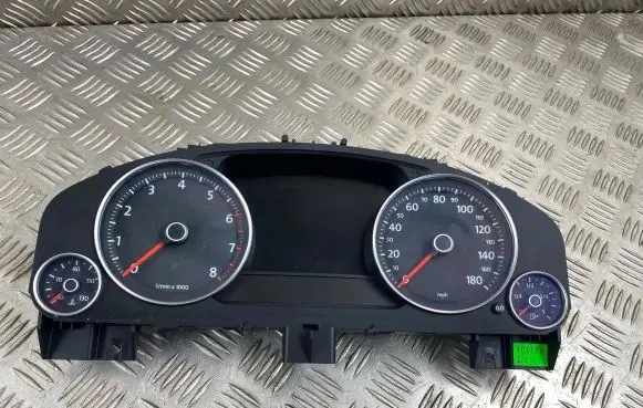 Volkswagen Touareg II Speedometer (instrument cluster) 7P6920981A