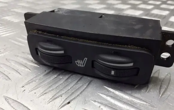 Toyota Avensis T250 Seat heating switch 453417
