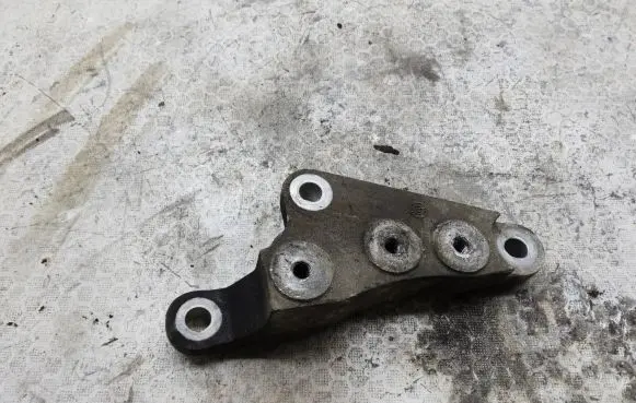 Chevrolet Captiva Gearbox mounting bracket X00650