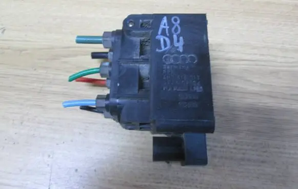 Audi A8 S8 D4 4H Air suspension valve block 4H0616013 150606
