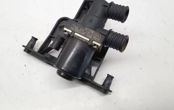 BMW 5 E60 E61 Coolant heater control valve 6920226 nr9048