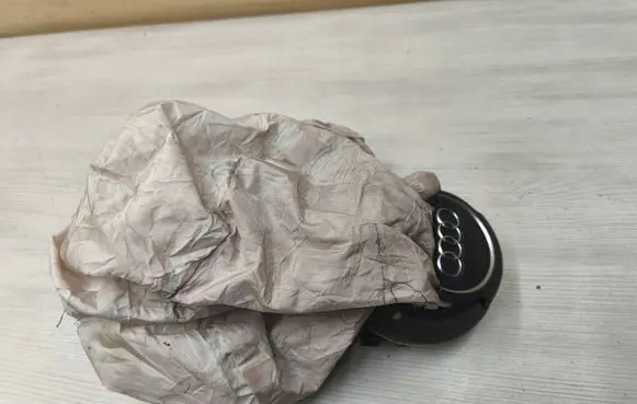 Steering wheel airbag
