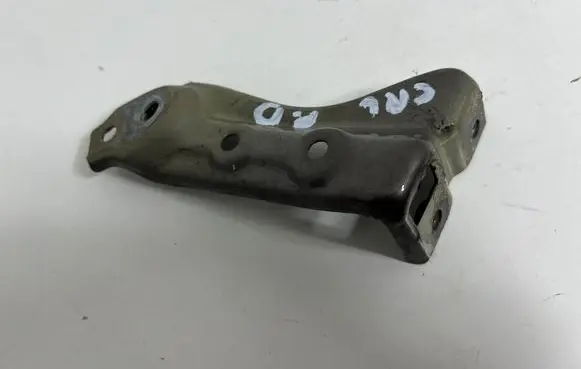 Honda CR-V Fender mounting bracket