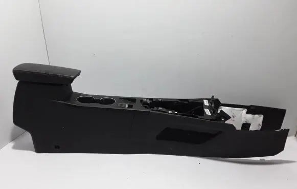 Renault Arkana Armrest 8201739719