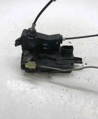 Opel Signum Front door lock 13210767