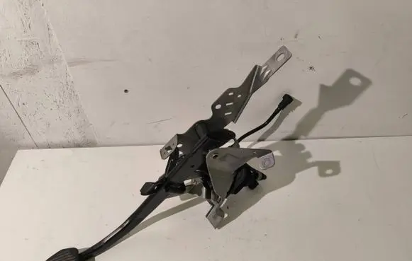 Ford Kuga I Clutch pedal 3M517B633LE 11555M03