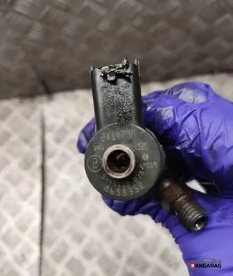 Volvo V70 Fuel injector 0445110078
