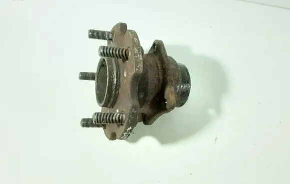 Toyota Avensis T250 Rear wheel hub 