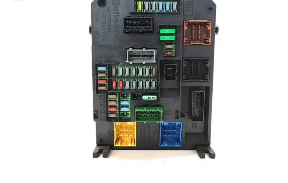 Peugeot 308 Fuse module 980668788001