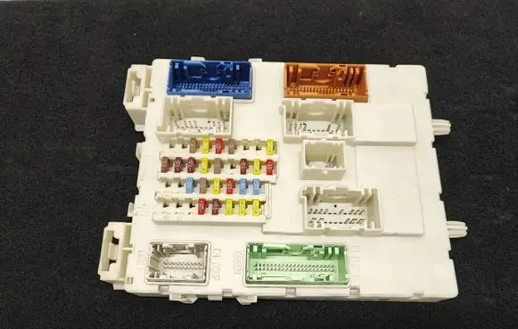 Ford C-MAX II Fuse module F1DT14A073BF