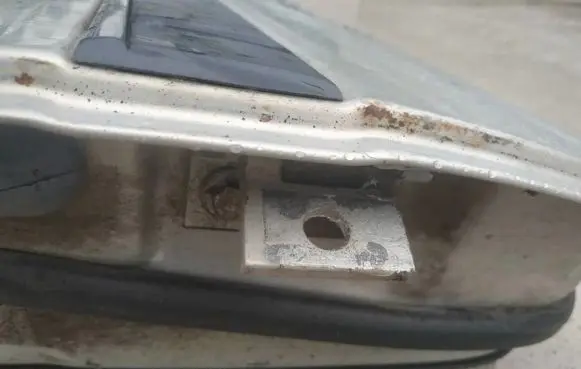 Volvo S80 Rear door lower hinge
