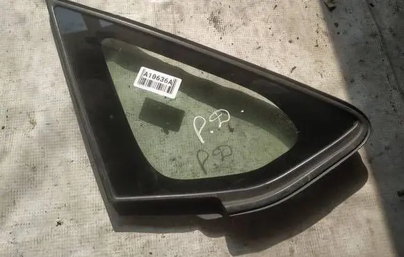 Toyota Auris 150 Front triangle window/glass as2