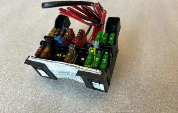 Mercedes-Benz E W211 Fuse module 2115450301 13943271 13943311