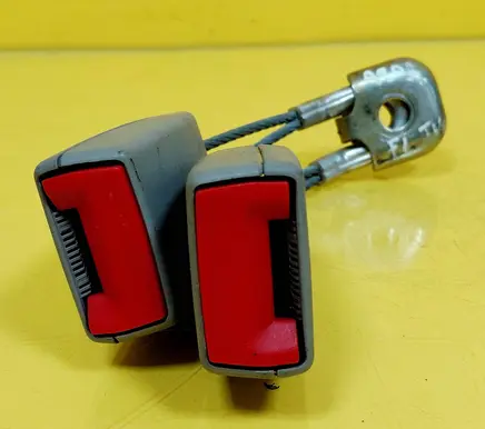 Audi A8 S8 D2 4D Rear seatbelt buckle 4D0857739