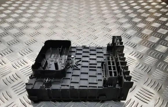 Volkswagen PASSAT B6 Fuse module 3C0937125 63592777