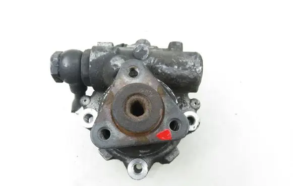 Volkswagen PASSAT B5 Power steering pump 8D0145156T