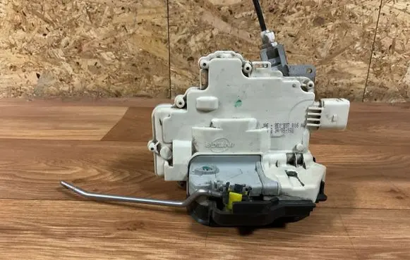 Audi A4 S4 B7 8E 8H Front door lock 8E1837016AA