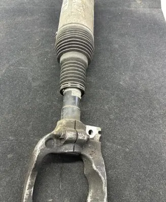 Land Rover Discovery 5 Front shock absorber/damper HY323C285BD