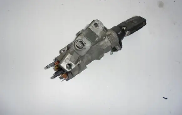 Audi A4 S4 B5 8D Ignition lock 4B0905851B