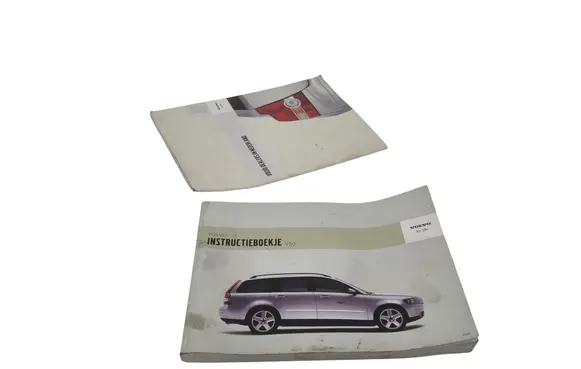 Volvo V50 Owners service history hand book 