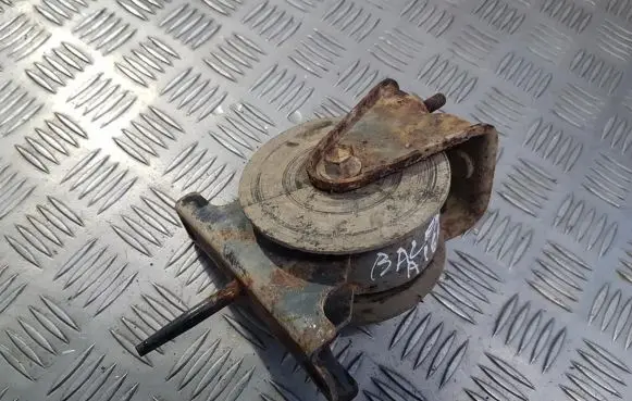 Suzuki Baleno EG Engine mount bracket
