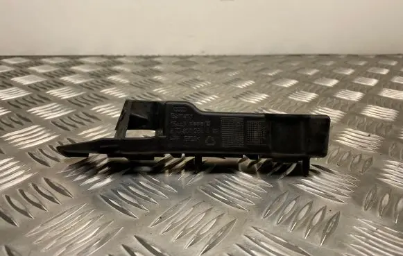 Front bumper mounting bracket